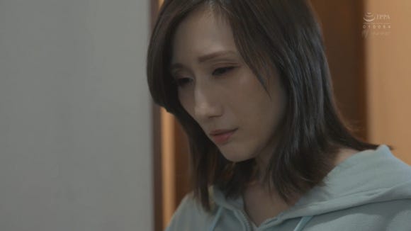 줄리아 [WAAA-569] 유부녀의 위험한 재회, 3시간 불륜
