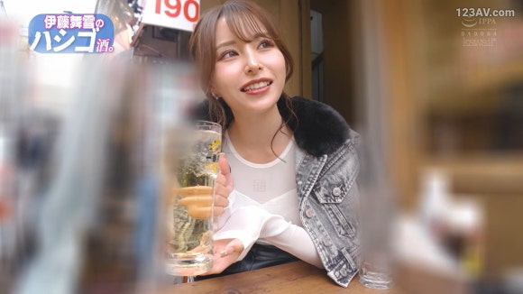 이토 마유키 [CAWD-817] 만취 역헌팅 진흙탕 관계