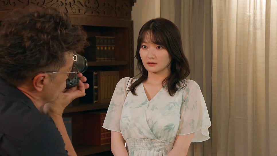 와시오 메이 [JUQ-546] J컵 누드모델 아내의 파격적인 NTR 외도