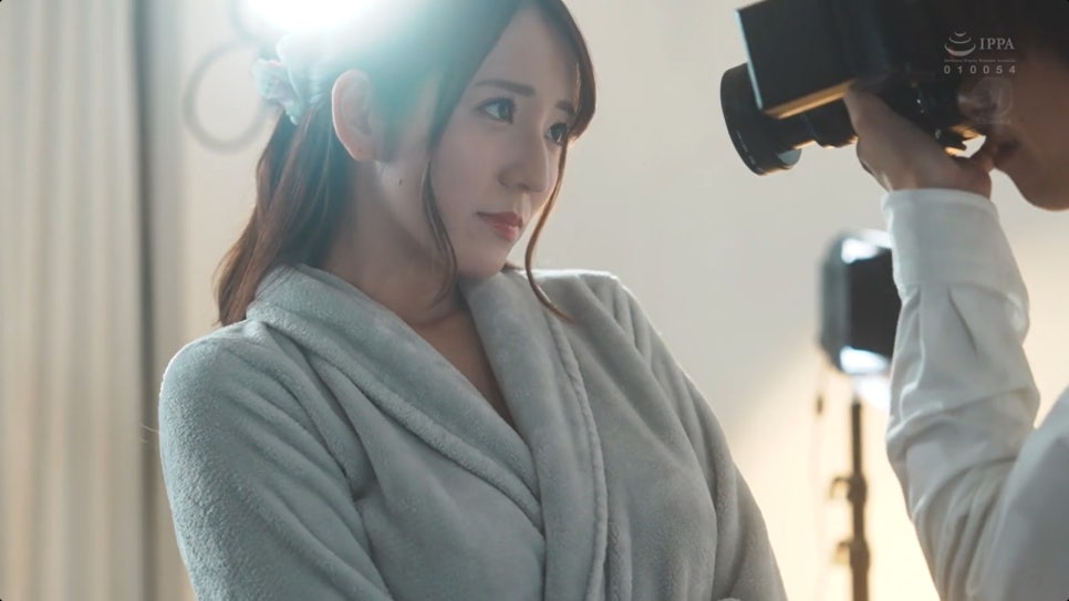 오하나 논 [JUQ-553] 상사에게 강요된 아내의 금지된 누드