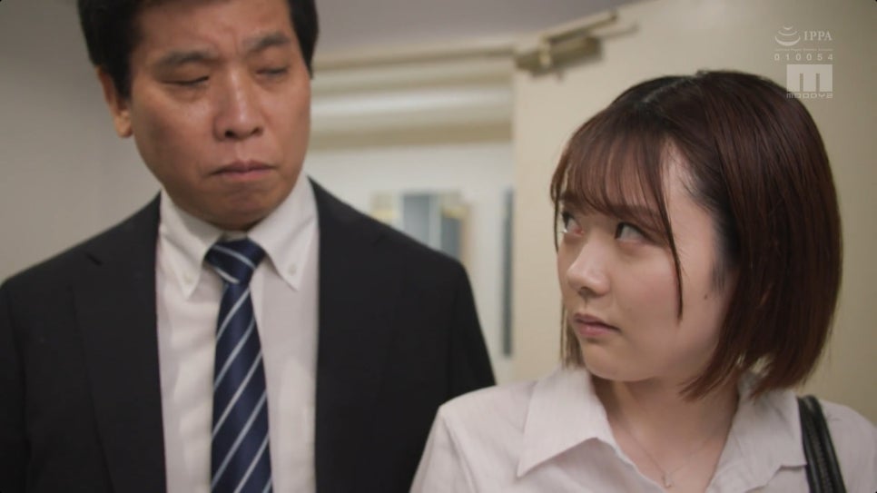미우라 사쿠라 [MIDV-595] 최악의 상사에게 노브라 조교당하는 OL의 비극