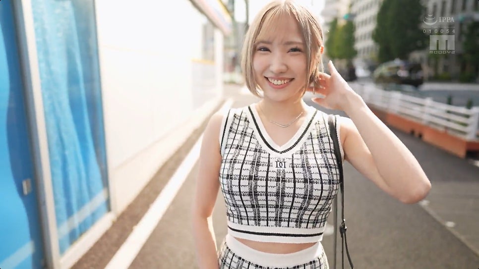 하루히 모카 [MIFD-476] 낮엔 여대생 밤엔 아가씨, G컵 신인 데뷔!