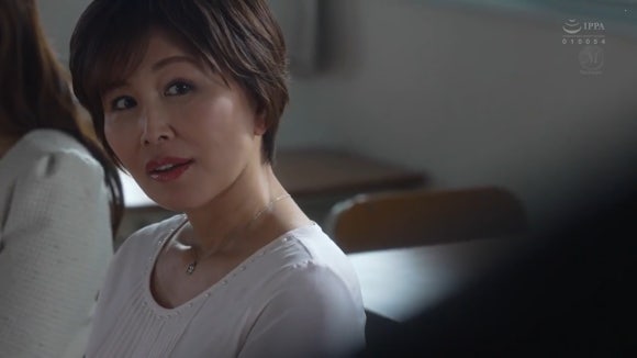 키리오카 사츠키 [ROE-383] PTA 유부녀의 위험한 불륜