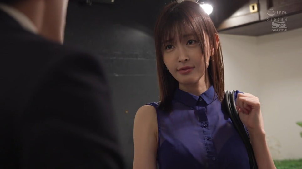 니토 사야카 [SONE-146] H컵 여상사의 은밀한 유혹