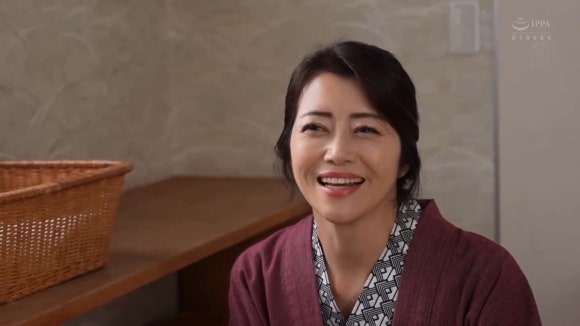 호조 마키 [JUR-295] 온천 여관에서 벌어지는 유부녀와의 금지된 욕망