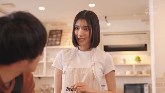 카에데 카렌 [IPZZ-677] 술 취하면 키스마로 변하는 아르바이트 선배의 반전 유혹