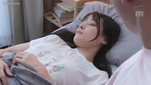 야기 나나 [MIDA-220] 일요일 아침의 금기된 유혹, 후배와의 광기 어린 릴레이