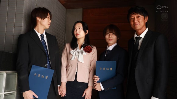 오키미야 나미 [JUR-436] 아들 친구와 5년째 이어온 위험한 밀회