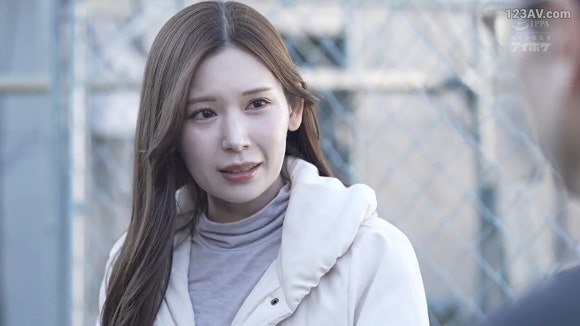 아카리 츠무기 [IPZZ-576] 전직 아이돌 아내가 누드 모델로 타락하는 순간